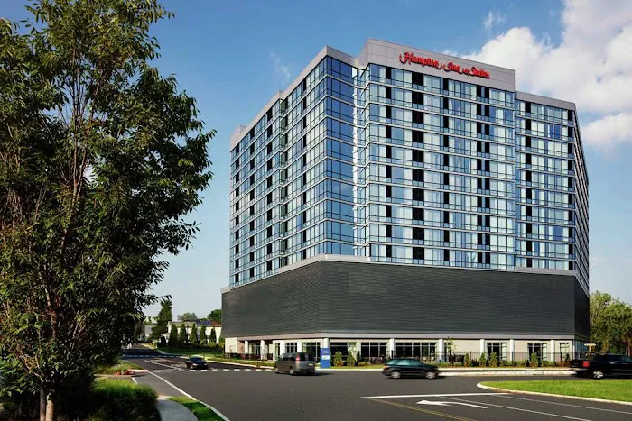 Hampton Inn & Suites Teaneck Glenpointe 4