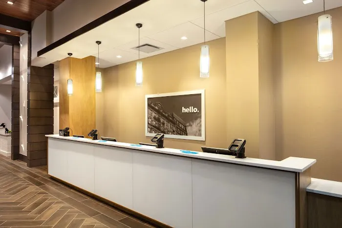 Hampton Inn & Suites Teaneck Glenpointe 4