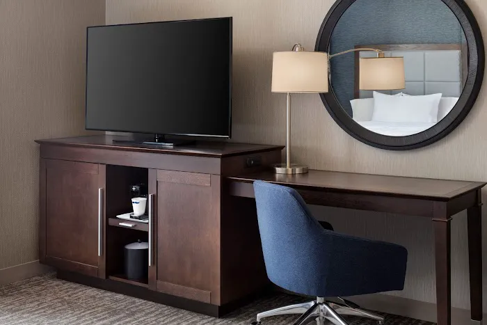 Hampton Inn & Suites Teaneck Glenpointe 4