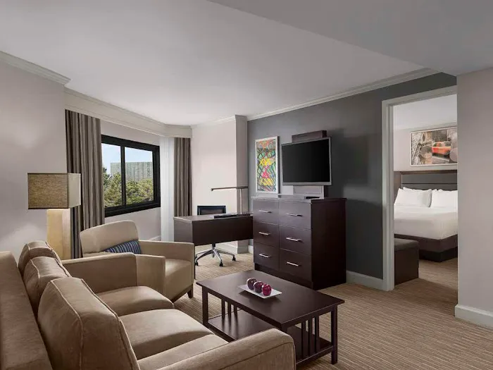 DoubleTree by Hilton Hotel Fort Lee - George Washington Bridge 3