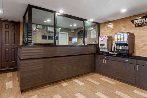 Travelodge by Wyndham South Hackensack 4
