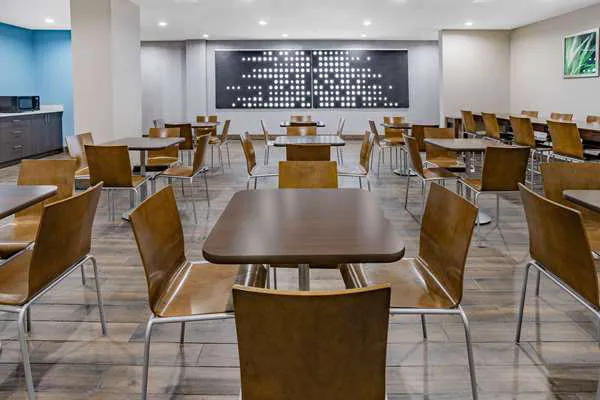 Days Inn by Wyndham Bronx NYC 4