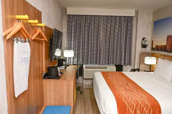 Days Inn by Wyndham Bronx NYC 4