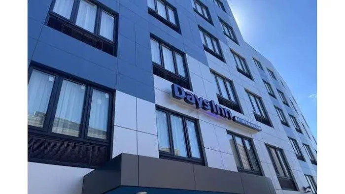 Days Inn by Wyndham Bronx NYC 4