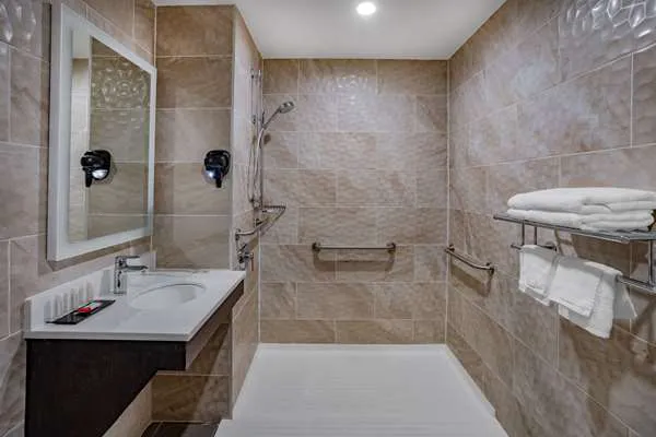Days Inn by Wyndham Bronx NYC 4