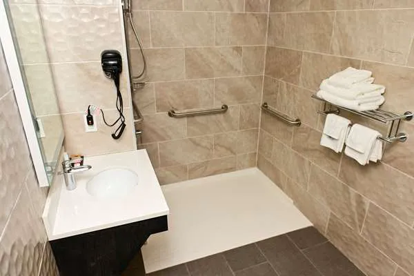 Days Inn by Wyndham Bronx NYC 4