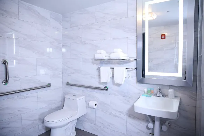 Vybe Hotel Bronx 4
