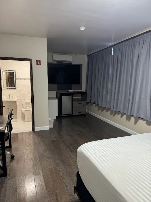 Dream Hotel Bronx 5