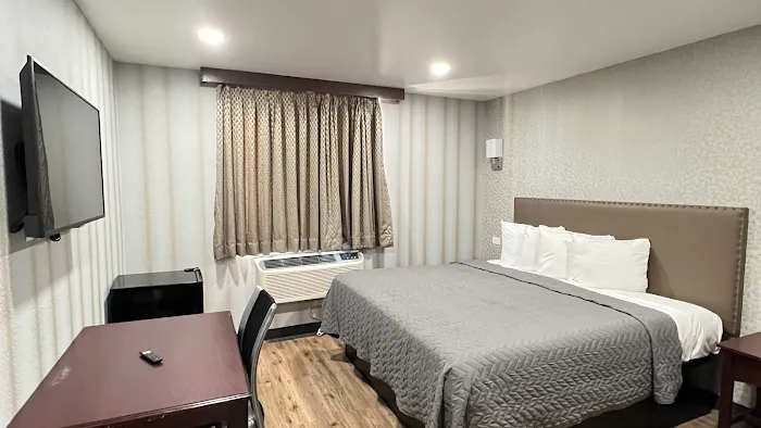 Van Wyck Motor Inn 4