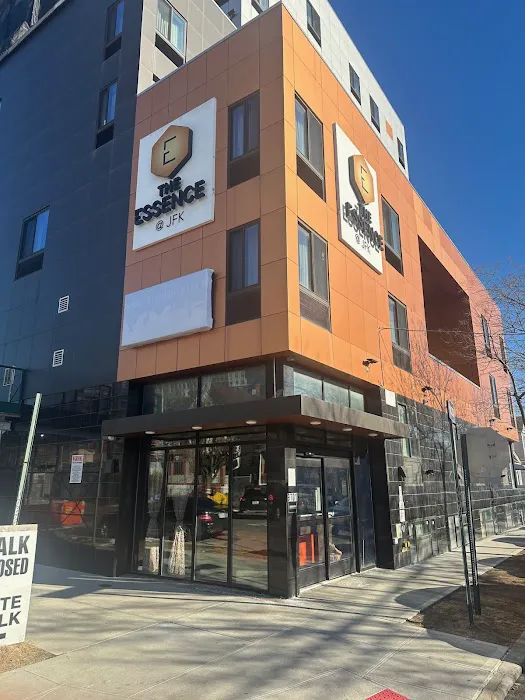 THE Essence Hotel At JFK 4