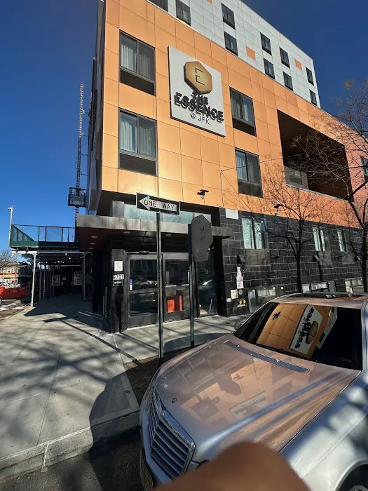 THE Essence Hotel At JFK 4