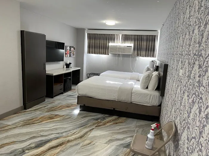 THE Essence Hotel At JFK 4