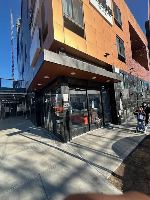 THE Essence Hotel At JFK 4