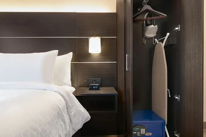 Holiday Inn Express Jamaica - Jfk Airtrain - Nyc by IHG 4