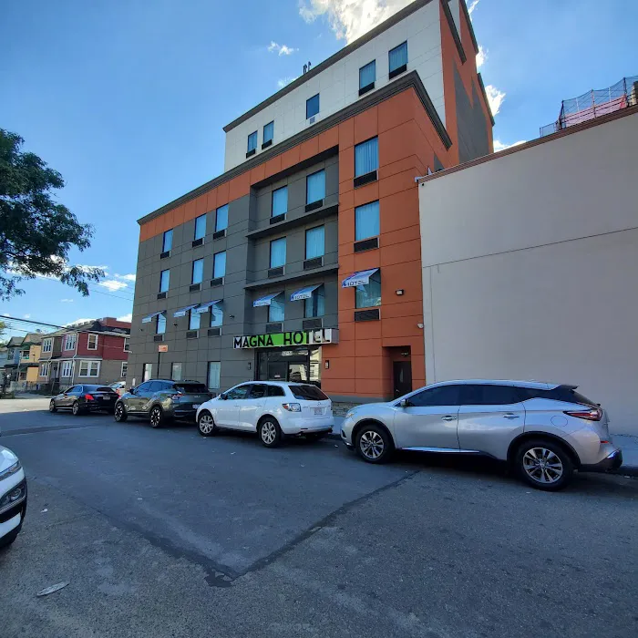 Magna Hotel 4