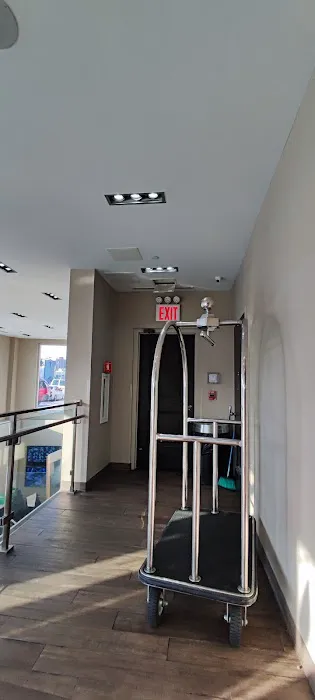 Van Wyck Hotel & Suites 4