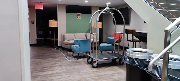 Van Wyck Hotel & Suites 4