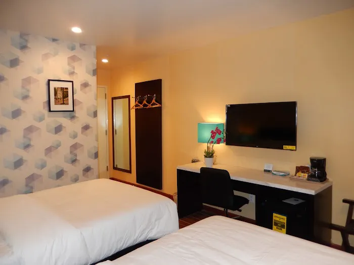 Quality Inn near Sunset Park 4