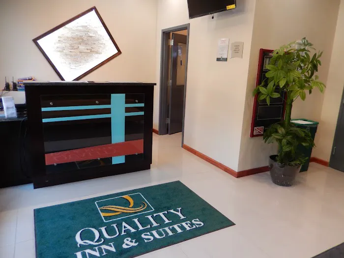 Quality Inn near Sunset Park 4
