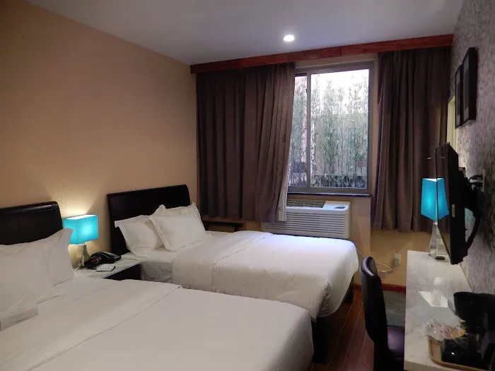 Quality Inn near Sunset Park 4