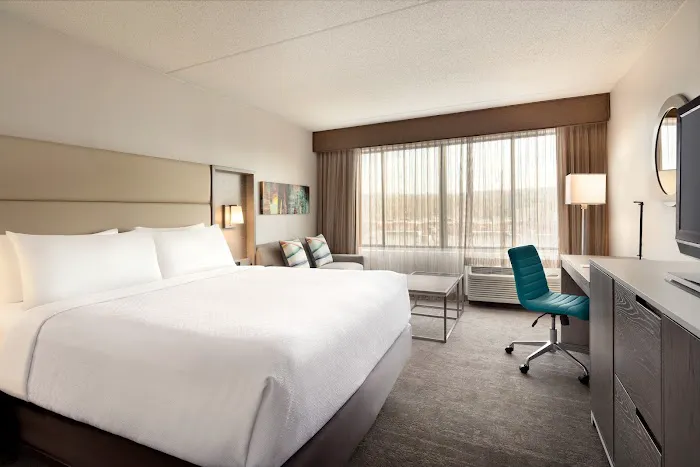 Crowne Plaza Englewood by IHG 4