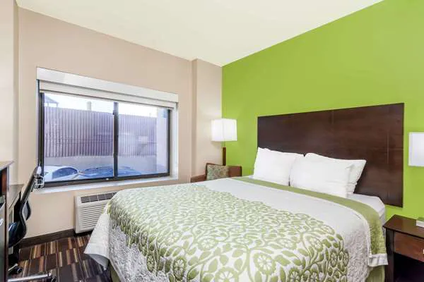 Days Inn & Suites by Wyndham Jamaica JFK Airport 4