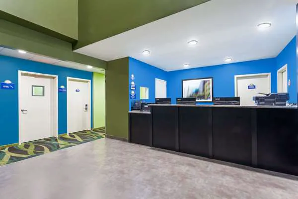 Days Inn & Suites by Wyndham Jamaica JFK Airport 4