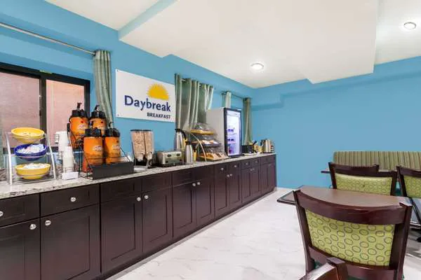 Days Inn & Suites by Wyndham Jamaica JFK Airport 4