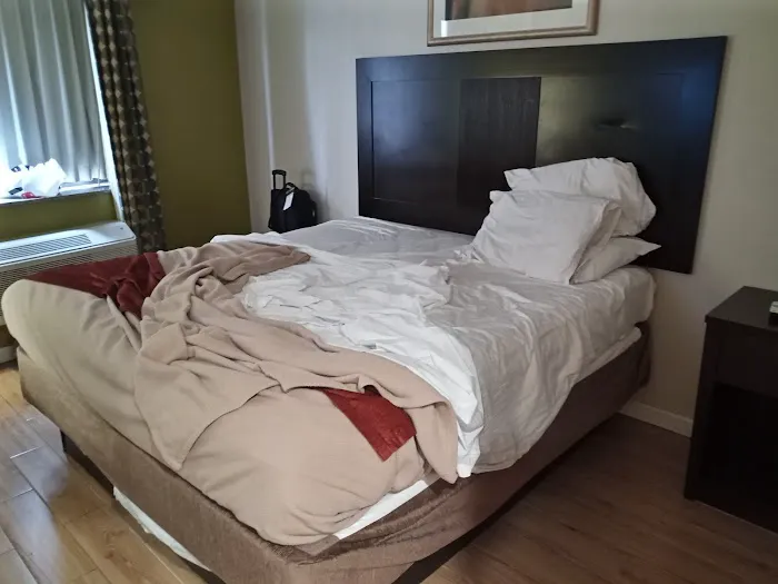 Hillcrest Hotel Near JFK Air Train 4