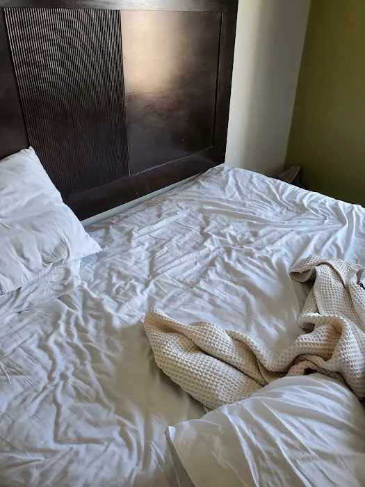 Hillcrest Hotel Near JFK Air Train 4