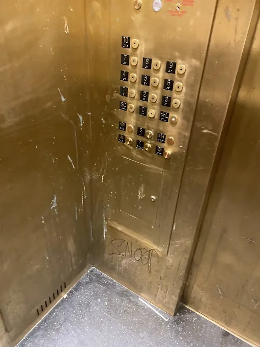 Hillcrest Hotel Near JFK Air Train 4
