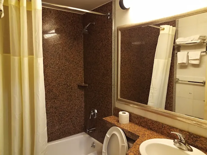 Hillcrest Hotel Near JFK Air Train 4
