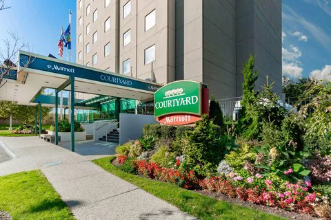 Courtyard New York JFK Airport 4