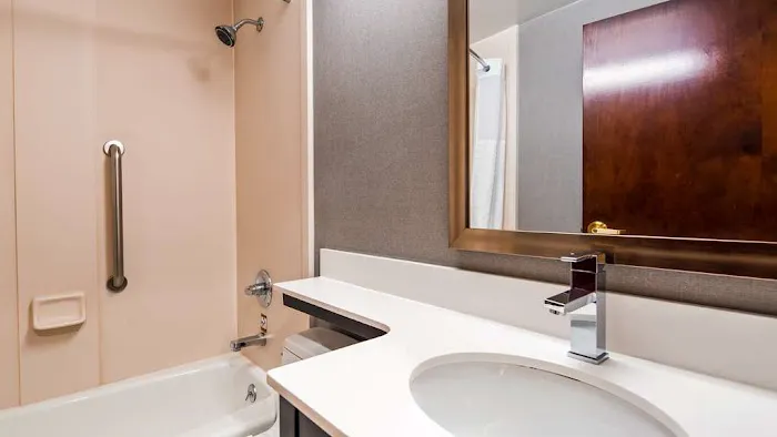 Best Western JFK Airport Hotel 4