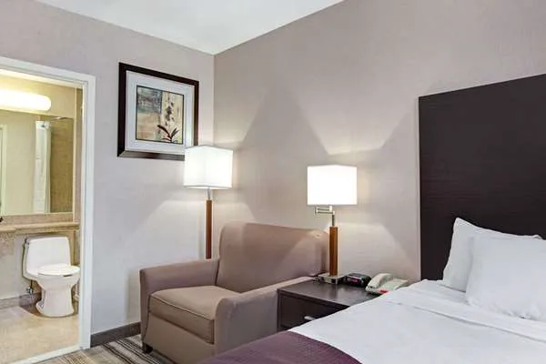 Days Inn by Wyndham Jamaica / JFK Airport 4