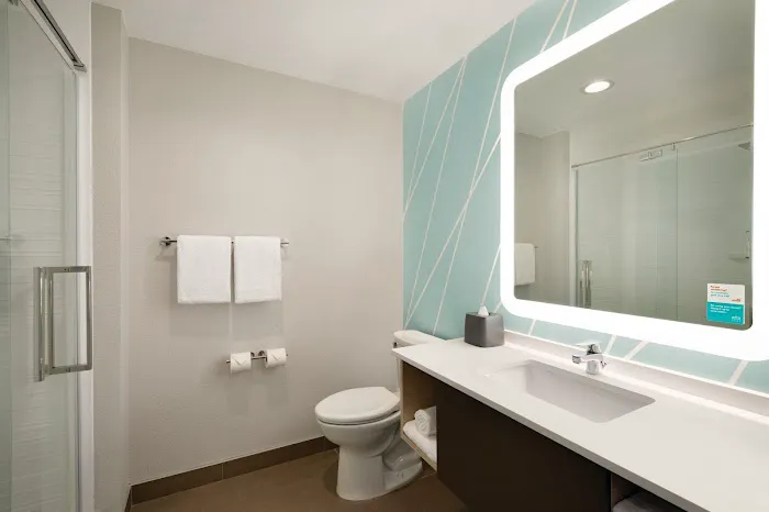 avid hotel Brooklyn - Dyker Heights by IHG 4