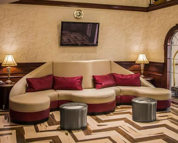 Quality Suites NYC Gateway 4