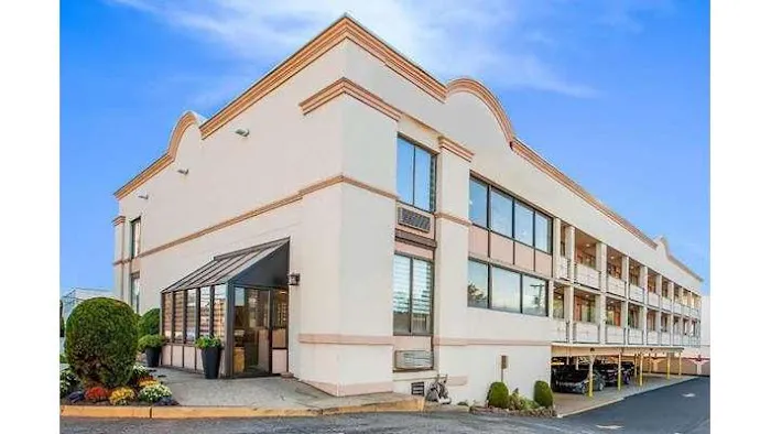 Super 8 by Wyndham Meadowlands 3