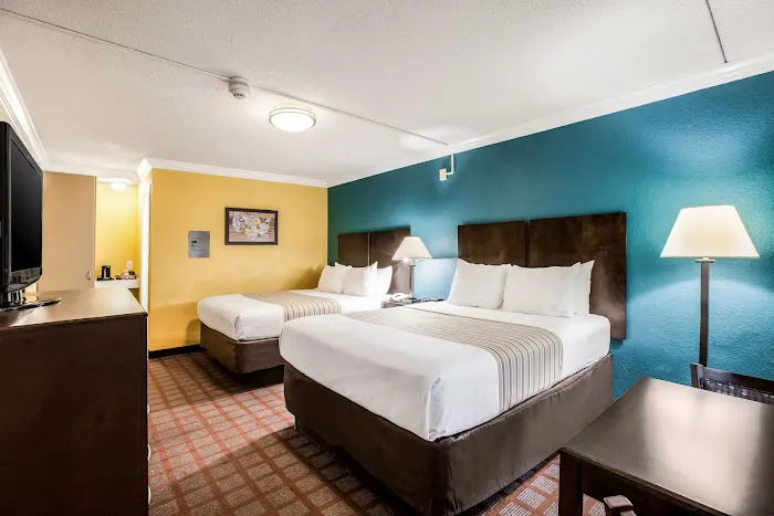 Econo Lodge Meadowlands 3