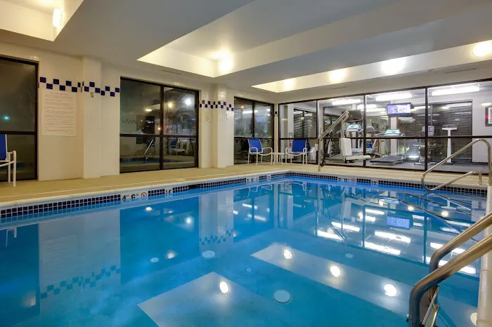 Holiday Inn Express & Suites Meadowlands Area by IHG 4