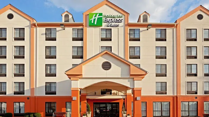 Holiday Inn Express & Suites Meadowlands Area by IHG 4