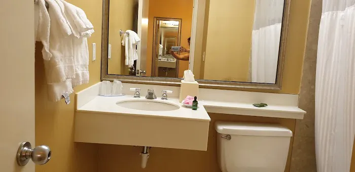 Clinton Inn Hotel & Event Center 4