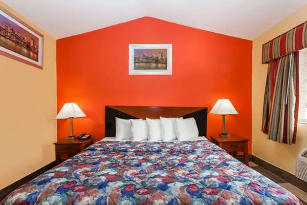 Travelodge by Wyndham Jersey City 4