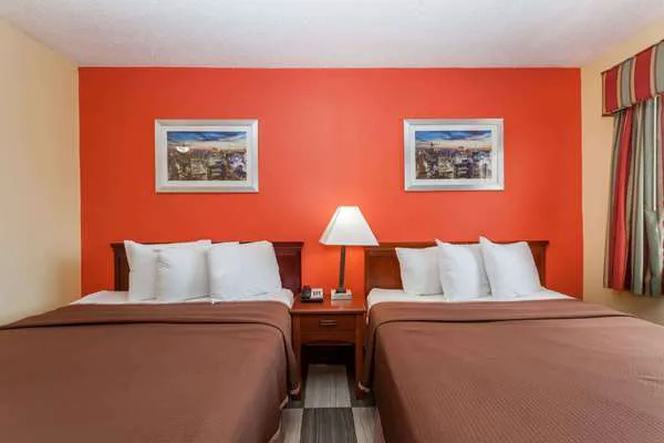 Travelodge by Wyndham Jersey City 4