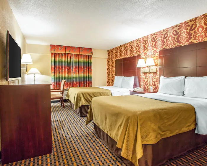 Econo Lodge 5