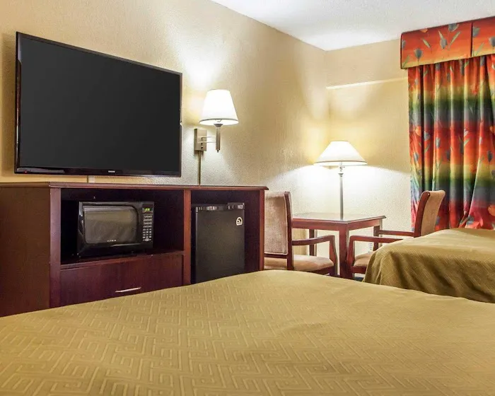 Econo Lodge 5