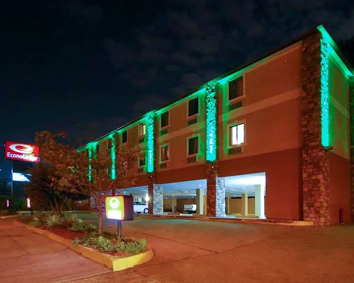 Econo Lodge 5