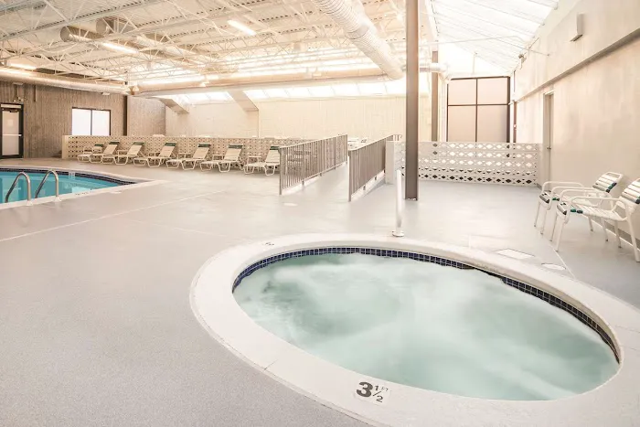La Quinta Inn & Suites by Wyndham Clifton/Rutherford 4