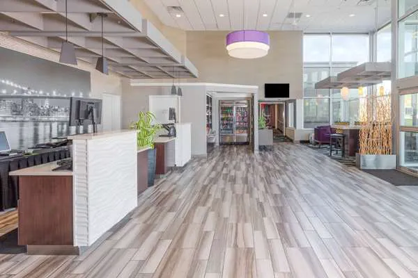 La Quinta Inn & Suites by Wyndham Clifton/Rutherford 4