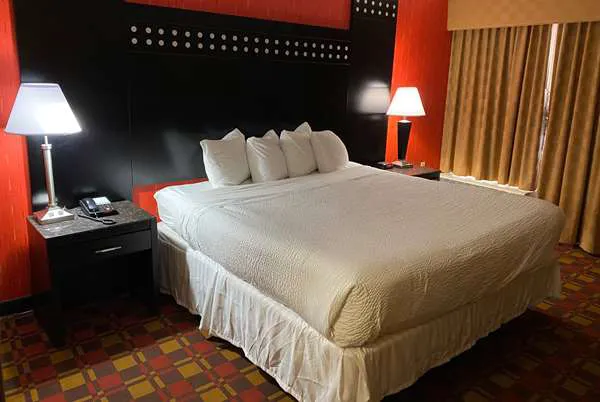 Ramada by Wyndham Rochelle Park Near Paramus 4